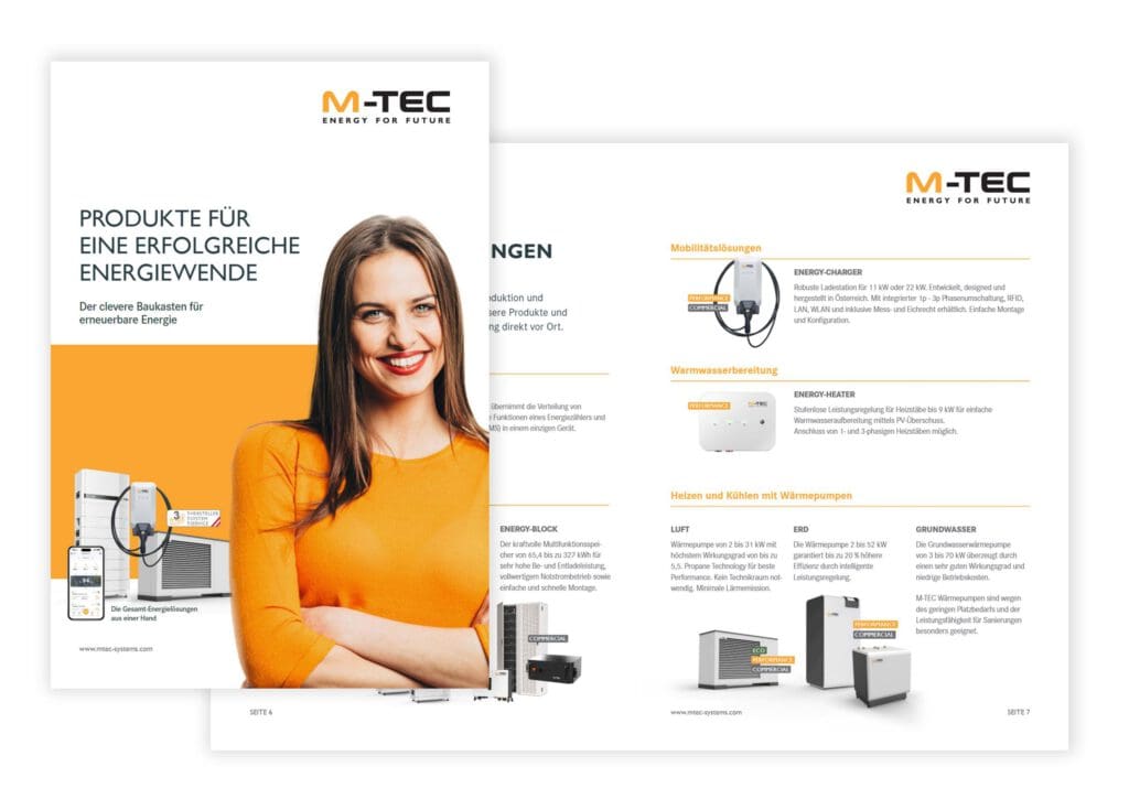 Una copertina con una donna sorridente e il logo M-TEC in alto. Lo sfondo è bianco e arancione. Dietro la copertina, due pagine con prodotti e testi in nero e arancione.